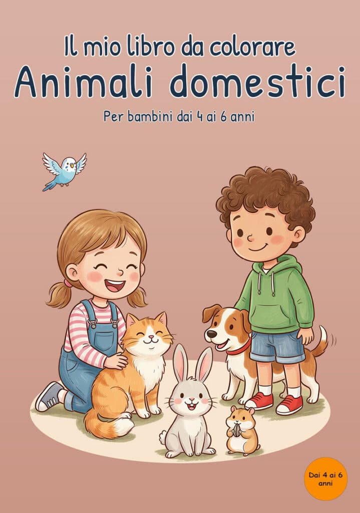 il-mio-libro-da-colorare-animali-domestici-copertina Copertina color pesca con una bambina che accarezza un gatto, un bambino accanto a un cane, un coniglio e un criceto in primo piano e un pappagallino in volo.