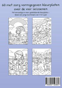 Lichtpaarse achterkant van een kleurboek over de vier seizoenen met vier voorbeeldkleurplaten: een kind met paraplu onder een regenboog, twee kinderen bij een zandkasteel, een kind met een pompoen en twee kinderen die een sneeuwpop maken.
