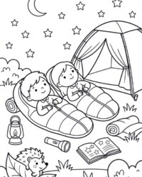 Mi libro para colorear Vacaciones y diversión veraniega Dibujo para colorear gratis con dos niños en sacos de dormir de acampada, una tienda, cielo estrellado, un farol, un libro y un pequeño erizo